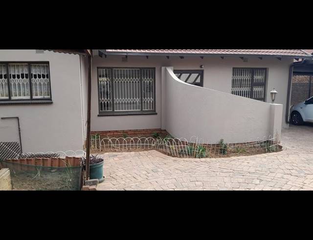 6 BEDROOM HOUSE FOR SALE IN NORKEM PARK